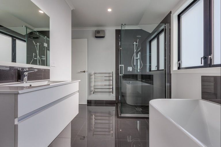 Photo of property in 19 Corsica Court, Fitzherbert, Palmerston North, 4410