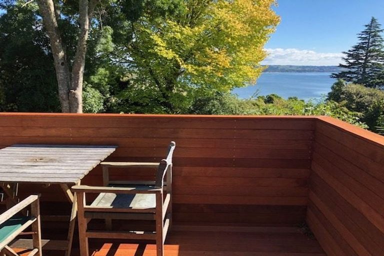 Photo of property in 5 Naera Place, Kawaha Point, Rotorua, 3010