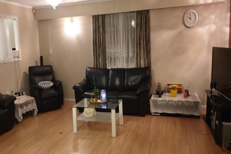 Photo of property in 2 Kelkirk Street, Kelston, Auckland, 0602