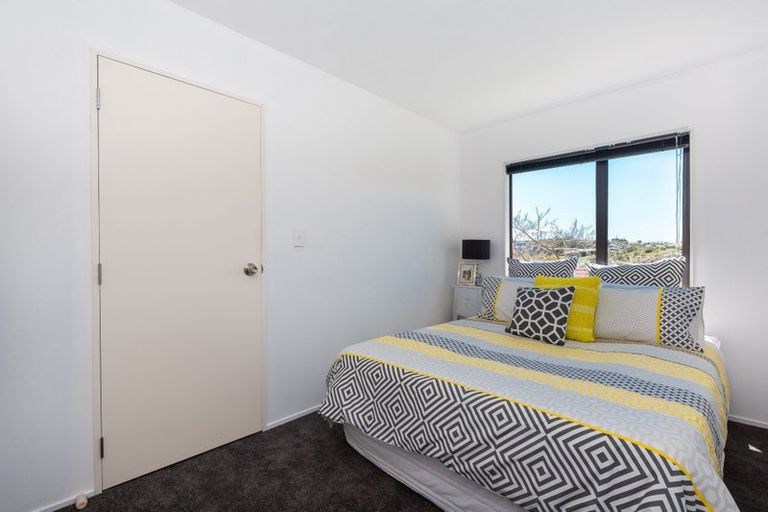 Photo of property in 9/44 Fields Parade, Oteha, Auckland, 0632