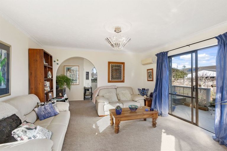 Photo of property in 2/135 Sawyers Arms Road, Northcote, Christchurch, 8052