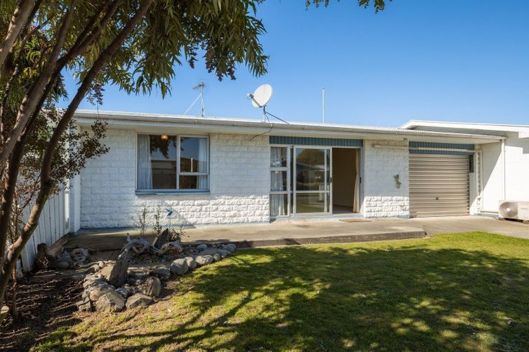 Photo of property in 2/138 Budge Street, Riversdale, Blenheim, 7201