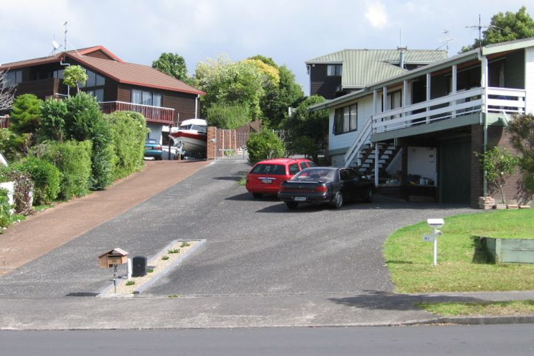 Photo of property in 33 Marina View Drive, West Harbour, Auckland, 0618
