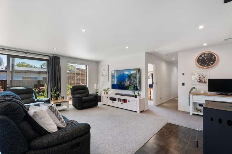 Photo of property in 52 Stratford Drive, Mount Pisa, Cromwell, 9383