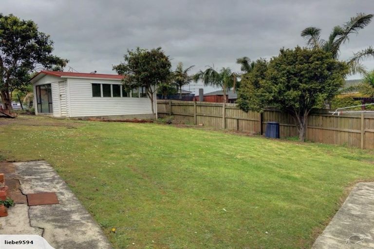 Photo of property in 2 Wyoming Avenue, Murrays Bay, Auckland, 0630