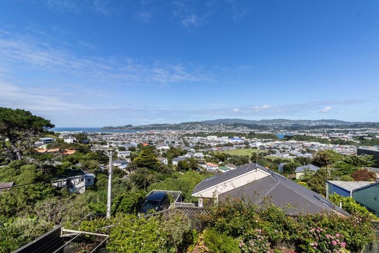 Photo of property in 131 Seatoun Heights Road, Miramar, Wellington, 6022
