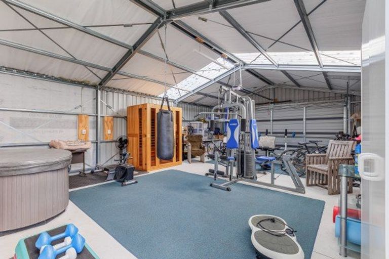 Photo of property in 100 Cole Street, Dannevirke, 4930