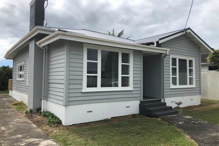 Photo of property in 33 Alma Road, Milford, Auckland, 0620