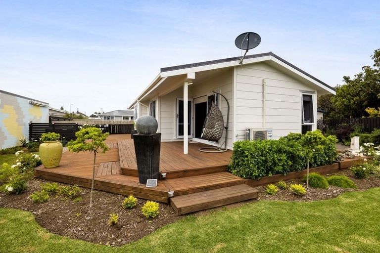 Photo of property in 8 Hughson Place, Opunake, 4616