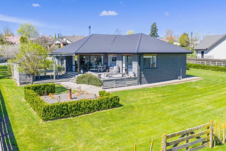 Photo of property in 14 Brooker Place, Waipukurau, 4200