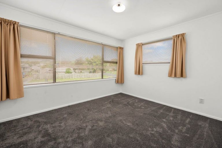 Photo of property in 2 Thackeray Place, Owhata, Rotorua, 3010