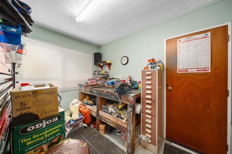 Photo of property in 6 Wantwood Grove, Churton Park, Wellington, 6037