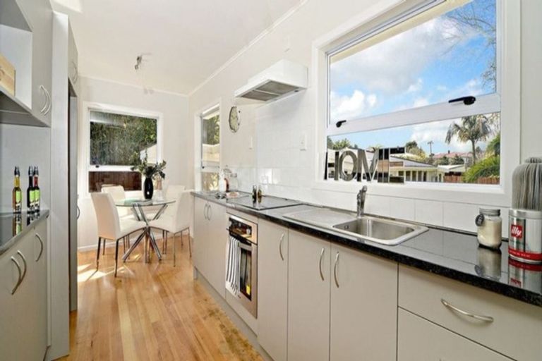 Photo of property in 12 Barnard Place, Manurewa East, Auckland, 2102