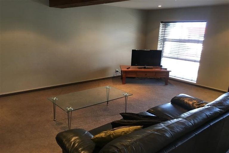 Photo of property in 1/2 Manor Place, Dunedin Central, Dunedin, 9016