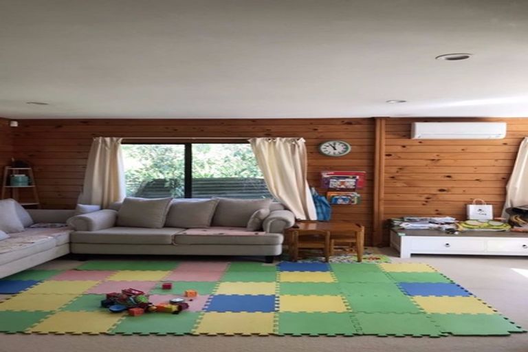 Photo of property in 12 Thalia Place, Totara Vale, Auckland, 0629