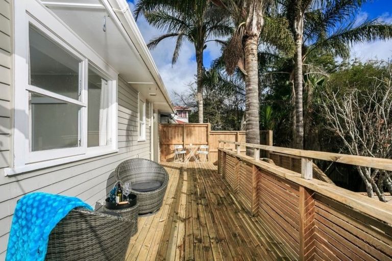 Photo of property in 32 Hatherlow Street, Glenfield, Auckland, 0629