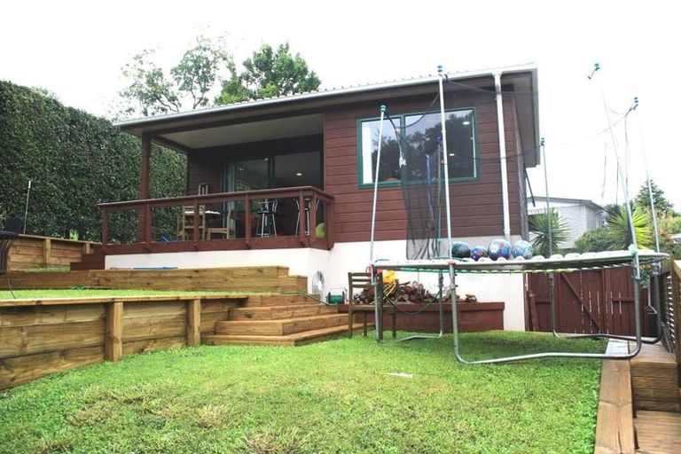 Photo of property in 1/5 Halberg Street, Glenfield, Auckland, 0629