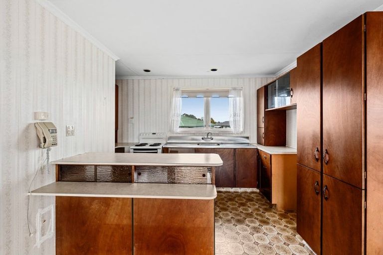 Photo of property in 18 Leon Place, Waitara, 4320