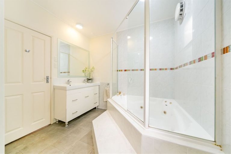 Photo of property in 52b Chatsworth Road, Silverstream, Upper Hutt, 5019