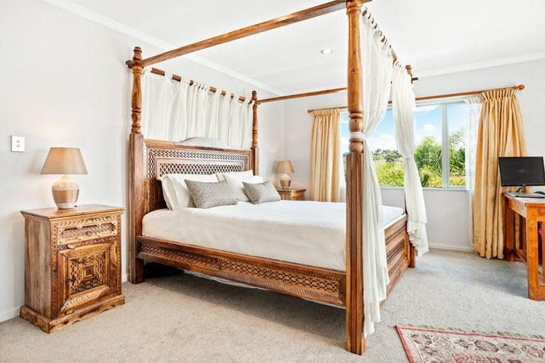 Photo of property in 6 Fernbank Lane, Greenhithe, Auckland, 0632