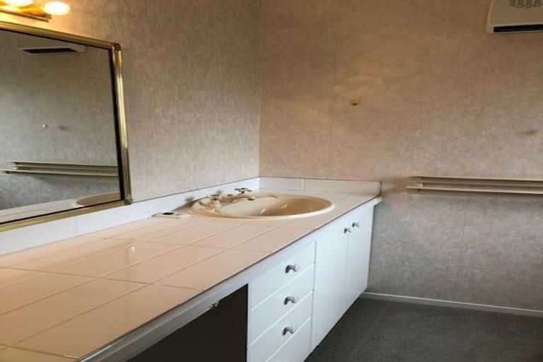 Photo of property in 1/36 Nihill Crescent, Mission Bay, Auckland, 1071