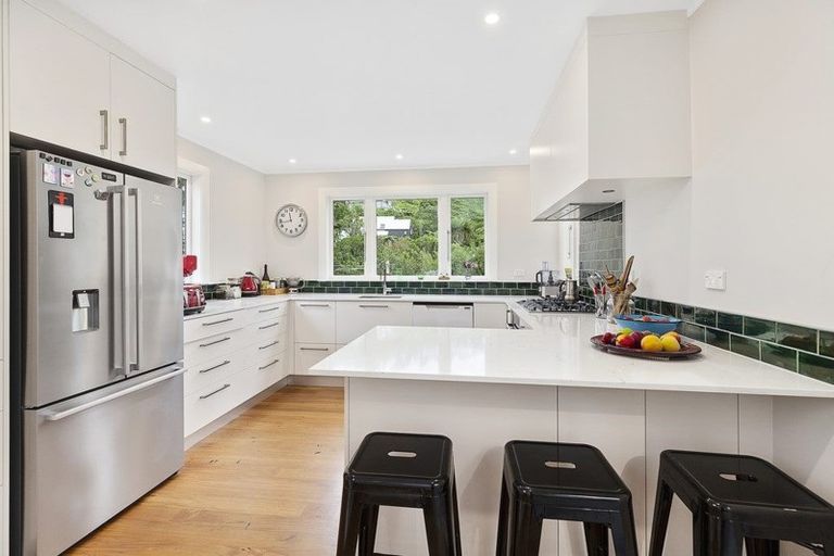 Photo of property in 11 Waikare Street, Karori, Wellington, 6012