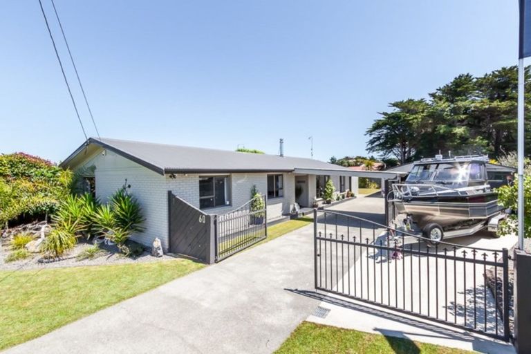 Photo of property in 60 Nash Parade, Foxton Beach, Foxton, 4815