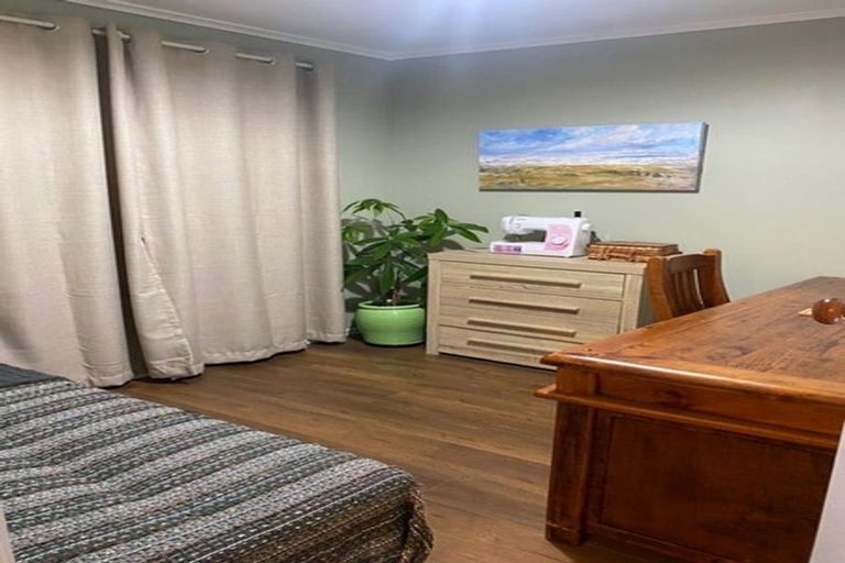 Photo of property in 2/1 Sturges Road, Henderson, Auckland, 0610