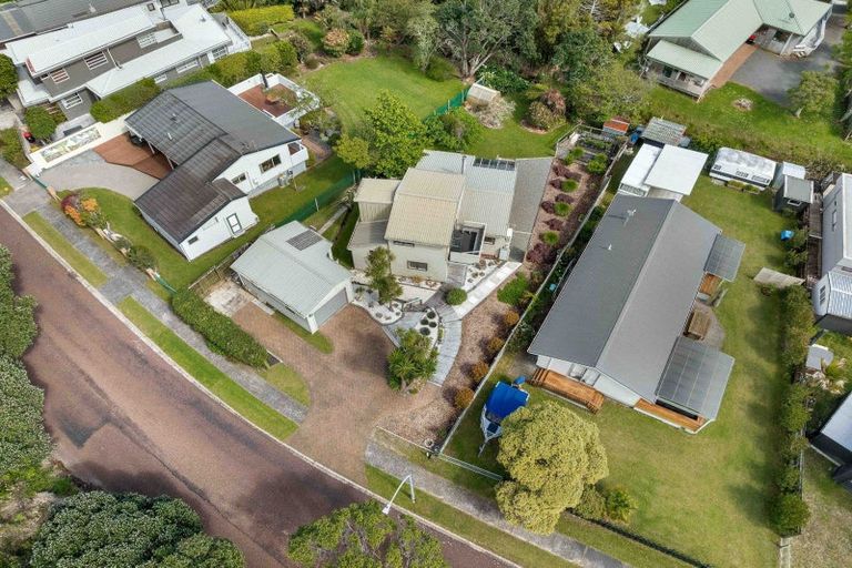 Photo of property in 16 Mount Avenue, Pauanui, Hikuai, 3579