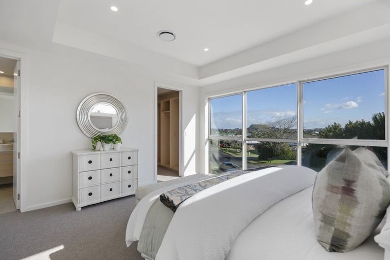 Photo of property in 1 Andrea Place, Sunnyhills, Auckland, 2010