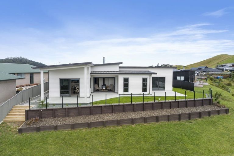 Photo of property in 21 Manatu Close, Whangamata, 3691