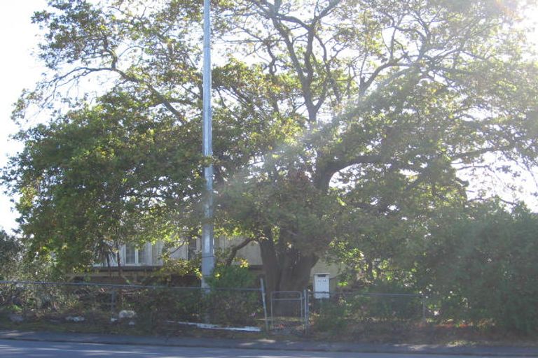 Photo of property in 4204 Great North Road, Glendene, Auckland, 0602