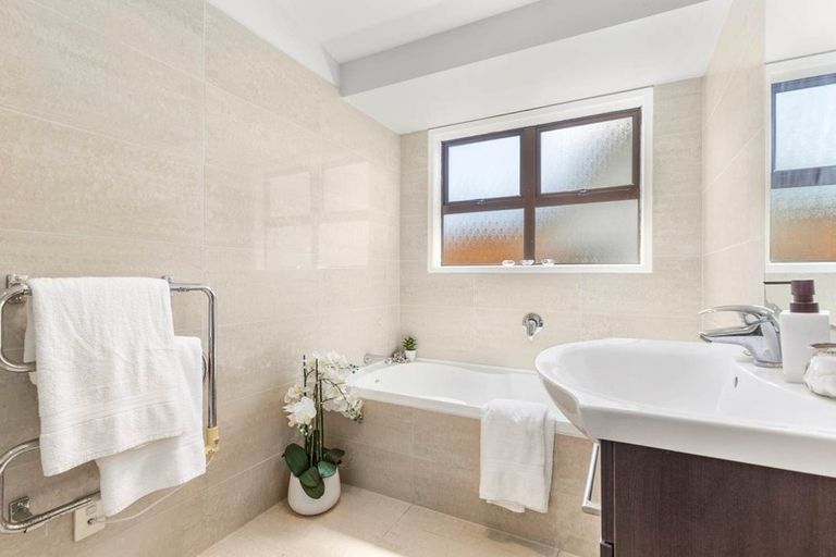 Photo of property in 29 St Annes Crescent, Wattle Downs, Auckland, 2103