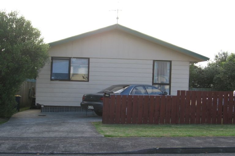 Photo of property in 2 Karamu Street, Te Atatu Peninsula, Auckland, 0610