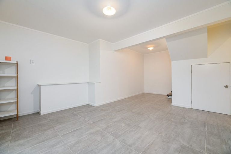 Photo of property in 2/7 Dakota Avenue, Beach Haven, Auckland, 0626