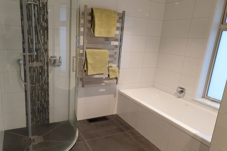 Photo of property in 8 Saulbrey Grove, Woburn, Lower Hutt, 5010