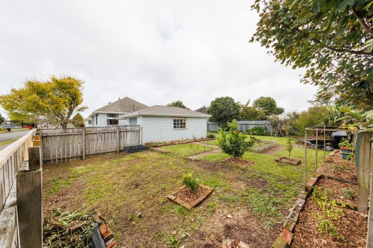 Photo of property in 11 Montrose Place, Takaro, Palmerston North, 4412