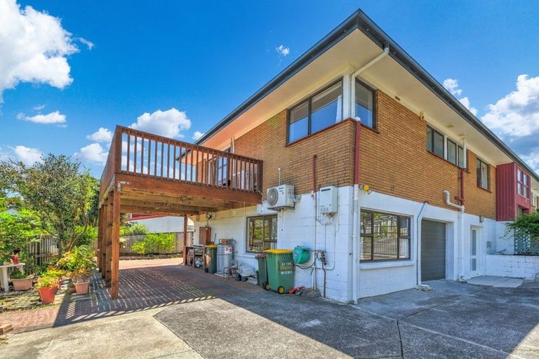 Photo of property in 2/28 Birman Close, Half Moon Bay, Auckland, 2012