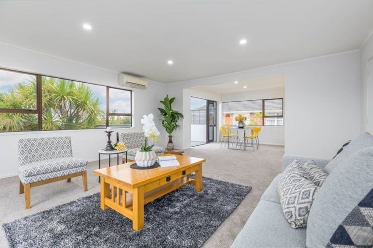 Photo of property in 2/283 Glenfield Road, Glenfield, Auckland, 0629