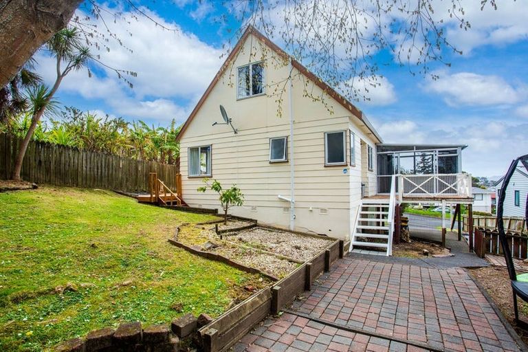 Photo of property in 8 Athena Drive, Totara Vale, Auckland, 0629