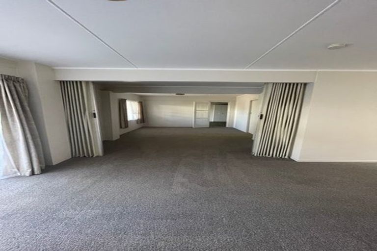 Photo of property in 2/100 Titirangi Road, New Lynn, Auckland, 0600