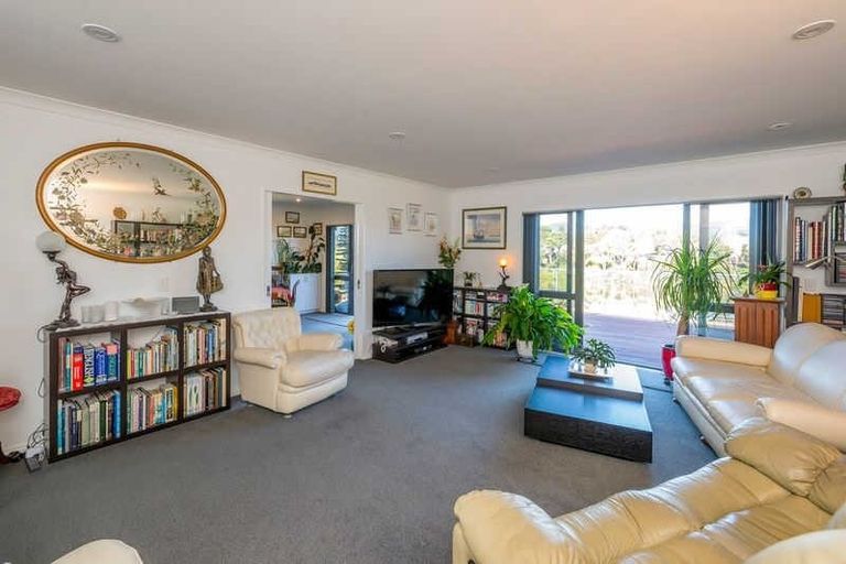 Photo of property in 62 The Drive, Paraparaumu Beach, Paraparaumu, 5032