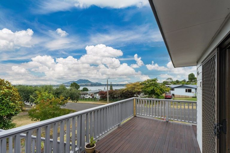 Photo of property in 18 Shera Street, Acacia Bay, Taupo, 3330