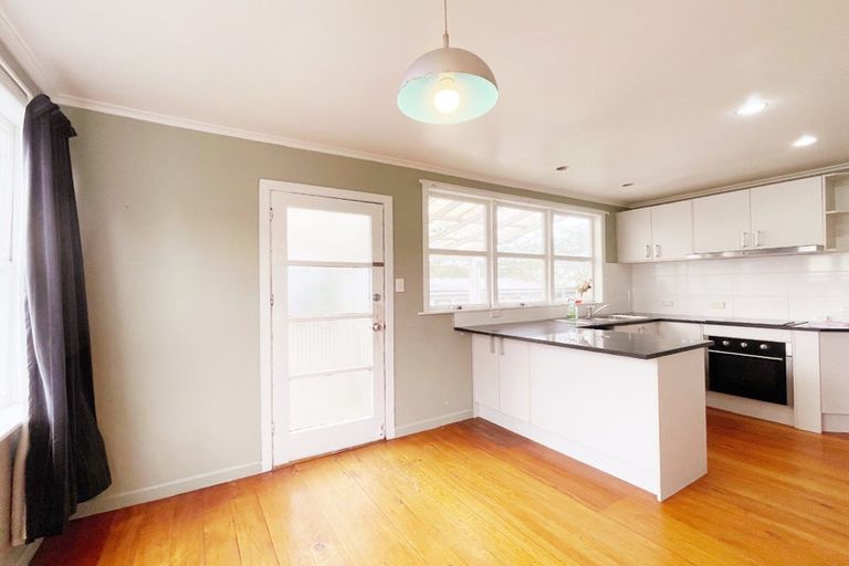 Photo of property in 34 Titirangi Road, New Lynn, Auckland, 0600