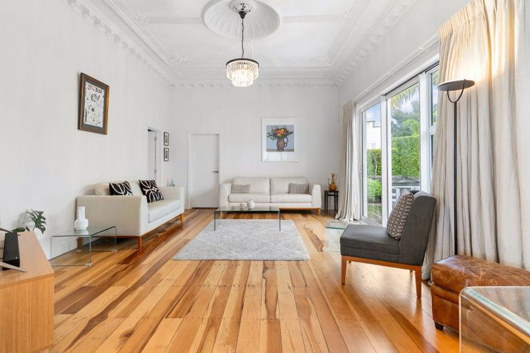 Photo of property in 1/11 Marine Parade, Herne Bay, Auckland, 1011