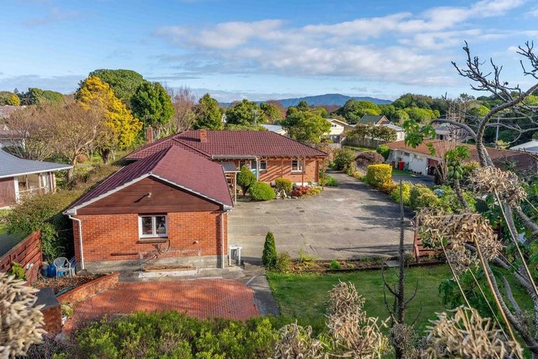 Photo of property in 11 Iti Grove, Waikanae, 5036