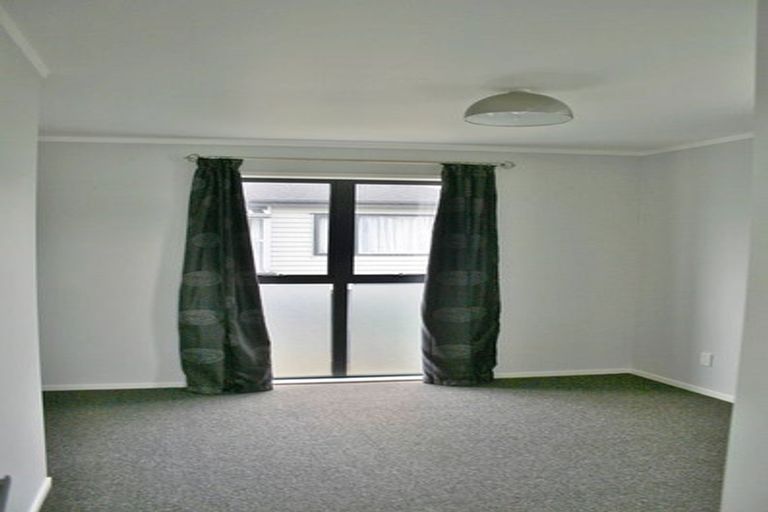 Photo of property in 16b Woodall Place, Totara Vale, Auckland, 0627