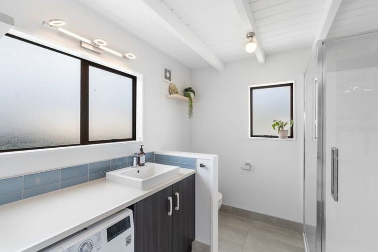 Photo of property in 16b Bay Street, Red Beach, 0932