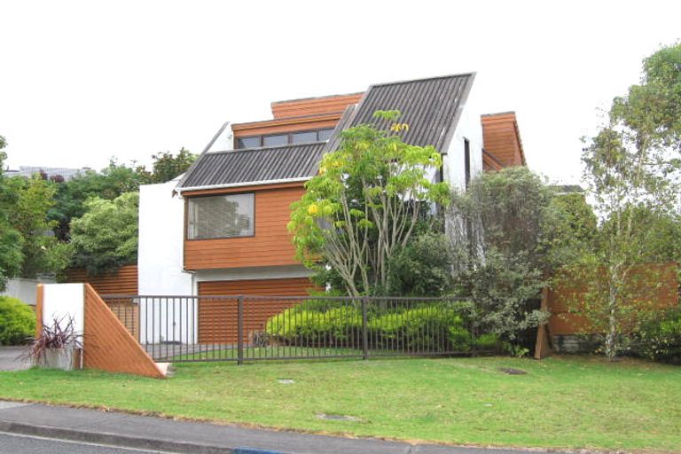 Photo of property in 88 Manhattan Heights, Glendene, Auckland, 0602