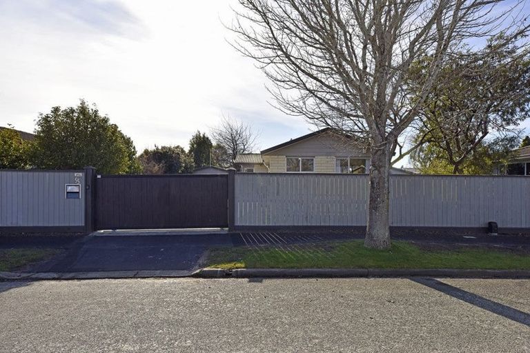Photo of property in 55 Solomon Avenue, Redwood, Christchurch, 8051